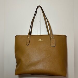 EUC Coach City Tote 👜 2019